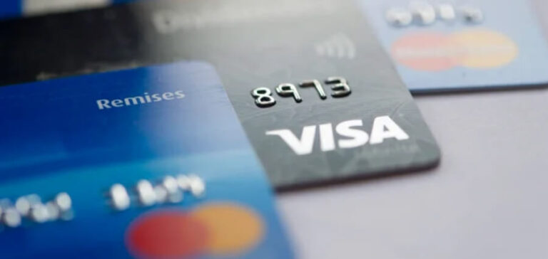 How Does a Cardholder Use Credit Card Bonuses & Reward Points?